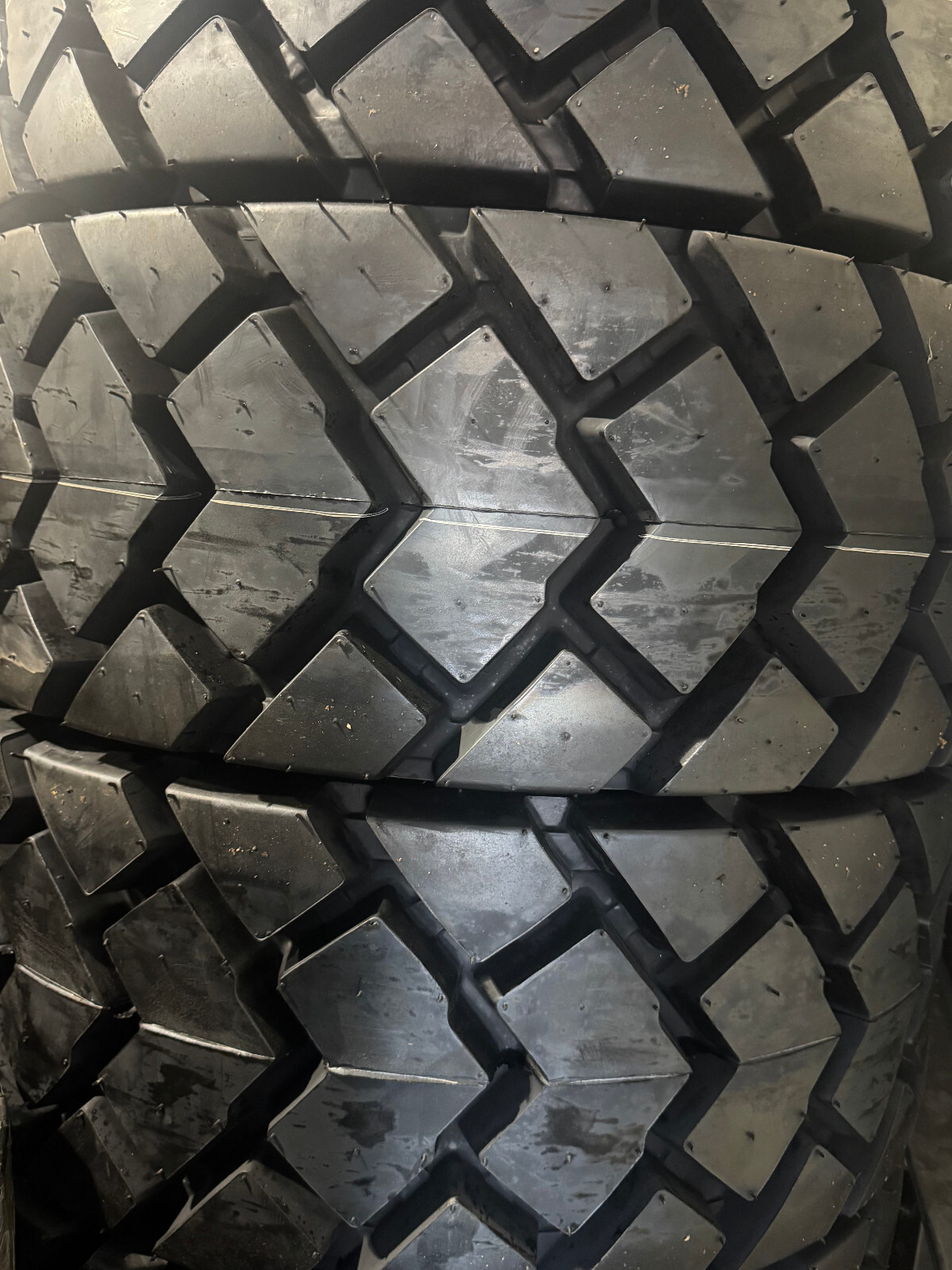 12-16.5, 12X16.5 14 PR ROAD CREW SKS-6 HD SKID STEER RIM GUARD TIRE FOR BOBCAT 12-16.5, 12X16.5 14 PR ROAD CREW SKS-6 HD SKID STEER RIM GUARD TIRE FOR BOBCAT