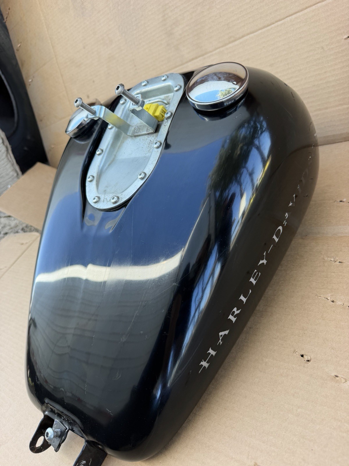 OEM Harley-Davidson Fuel Tank, removed from 2011 FXDB Street Bob Fits 08-17 OEM Harley-Davidson Fuel Tank, removed from 2011 FXDB Street Bob Fits 08-17