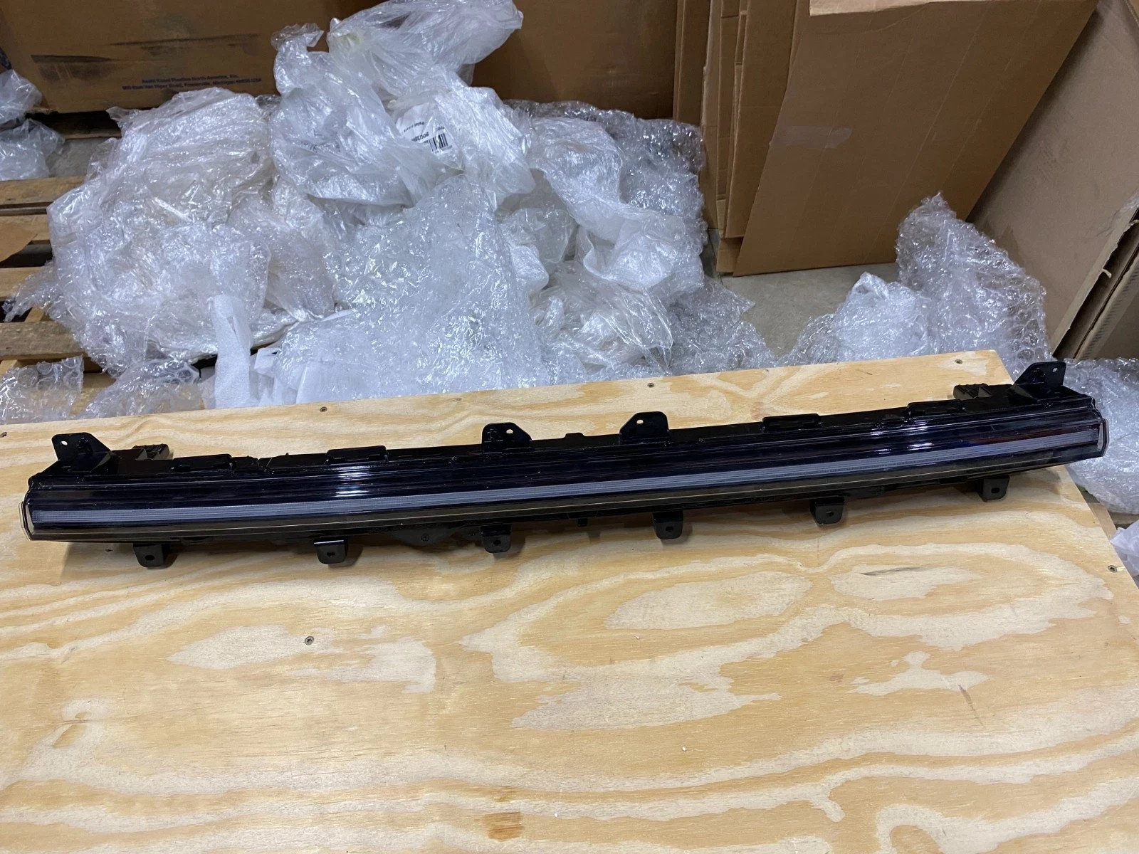 2024-2026 Dodge Charger Daytona Light Lamp Front Grille LED OEM 68575489AD 2024-2026 Dodge Charger Daytona Light Lamp Front Grille LED OEM 68575489AD
