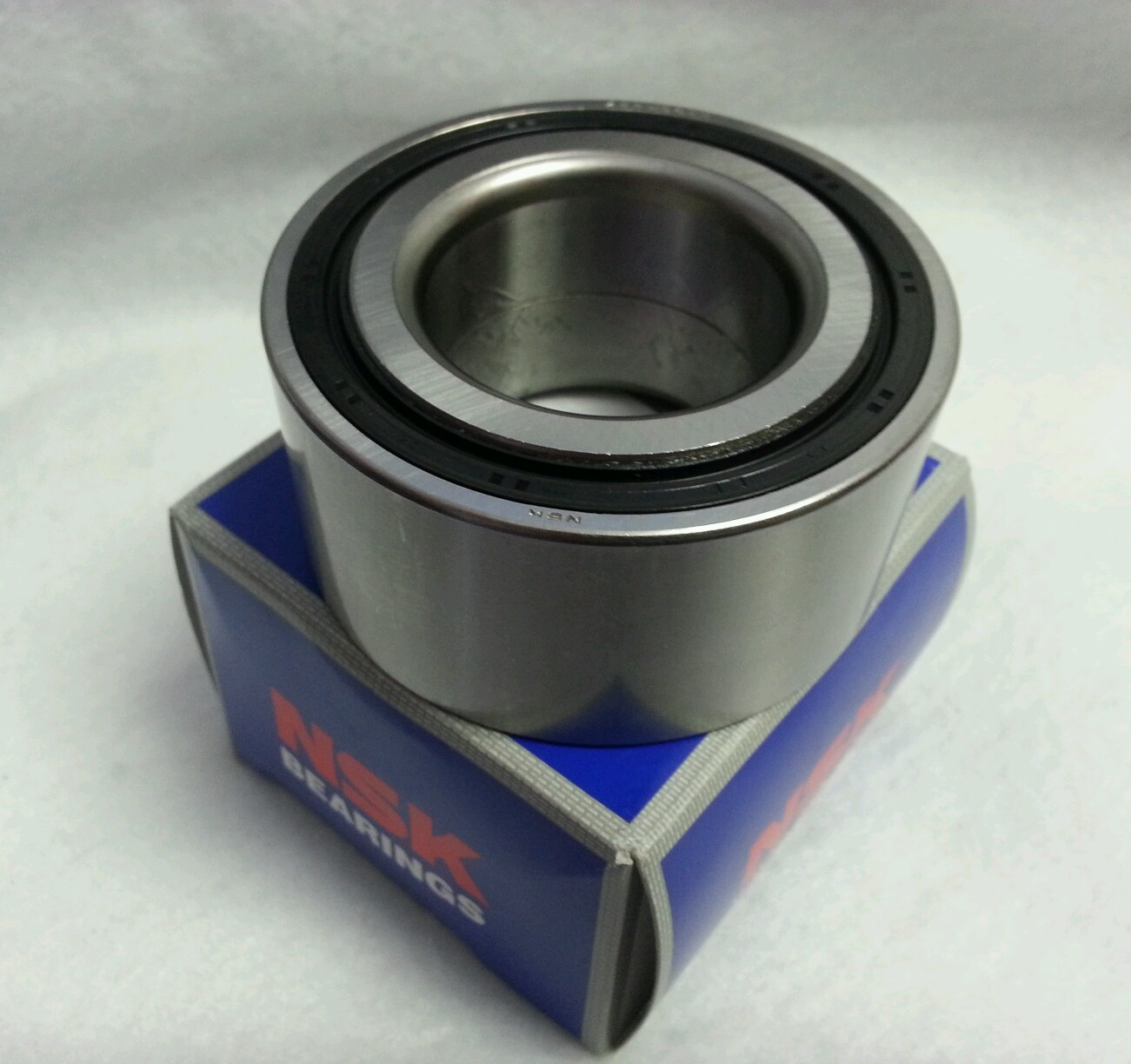 NSK PREMIUM WHEEL HUB BEARING 44300-S84-A02 -- 45BWD07