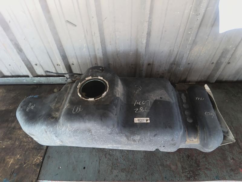 2005 Nissan Pathfinder, Xterra Fuel Gas Tank Assembly OEM
