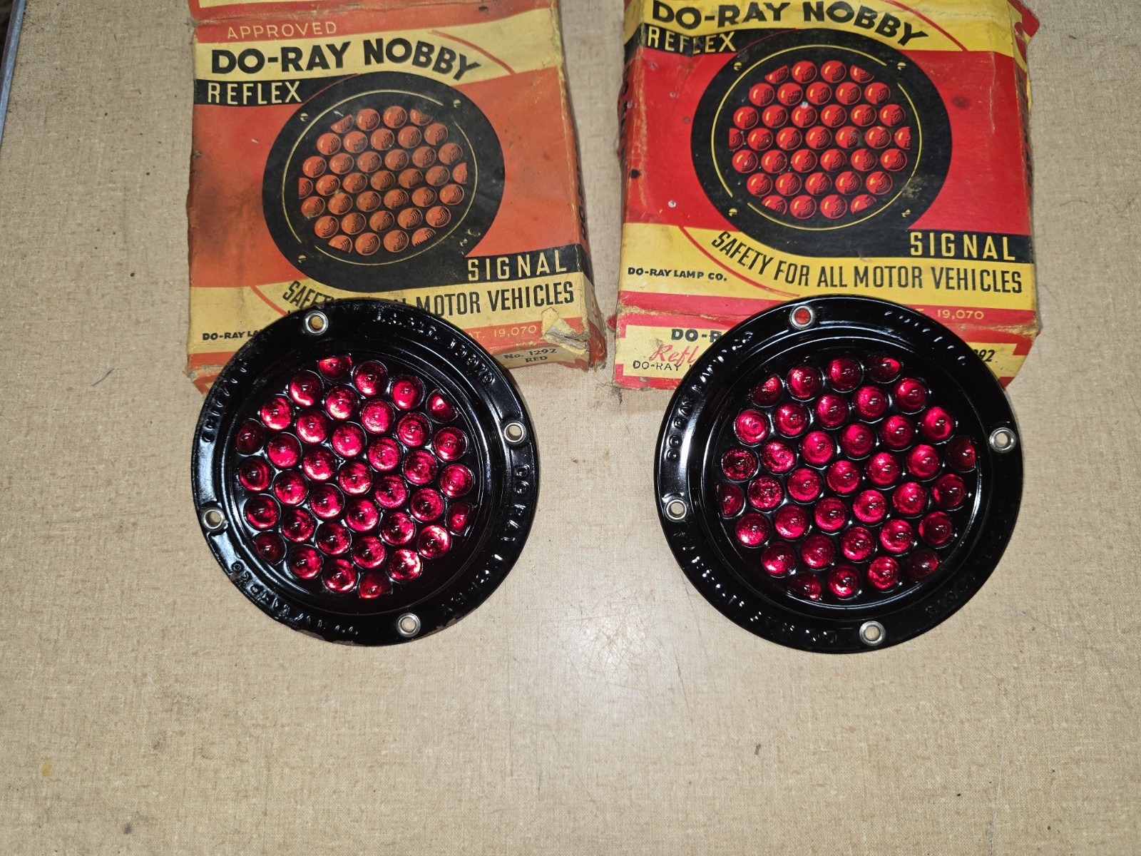 NOS Glass cat eye Do-Ray Nobby Reflex REFLECTOR DODGE FORD CHEVY IH TRUCKS PAIR NOS Glass cat eye Do-Ray Nobby Reflex REFLECTOR DODGE FORD CHEVY IH TRUCKS PAIR