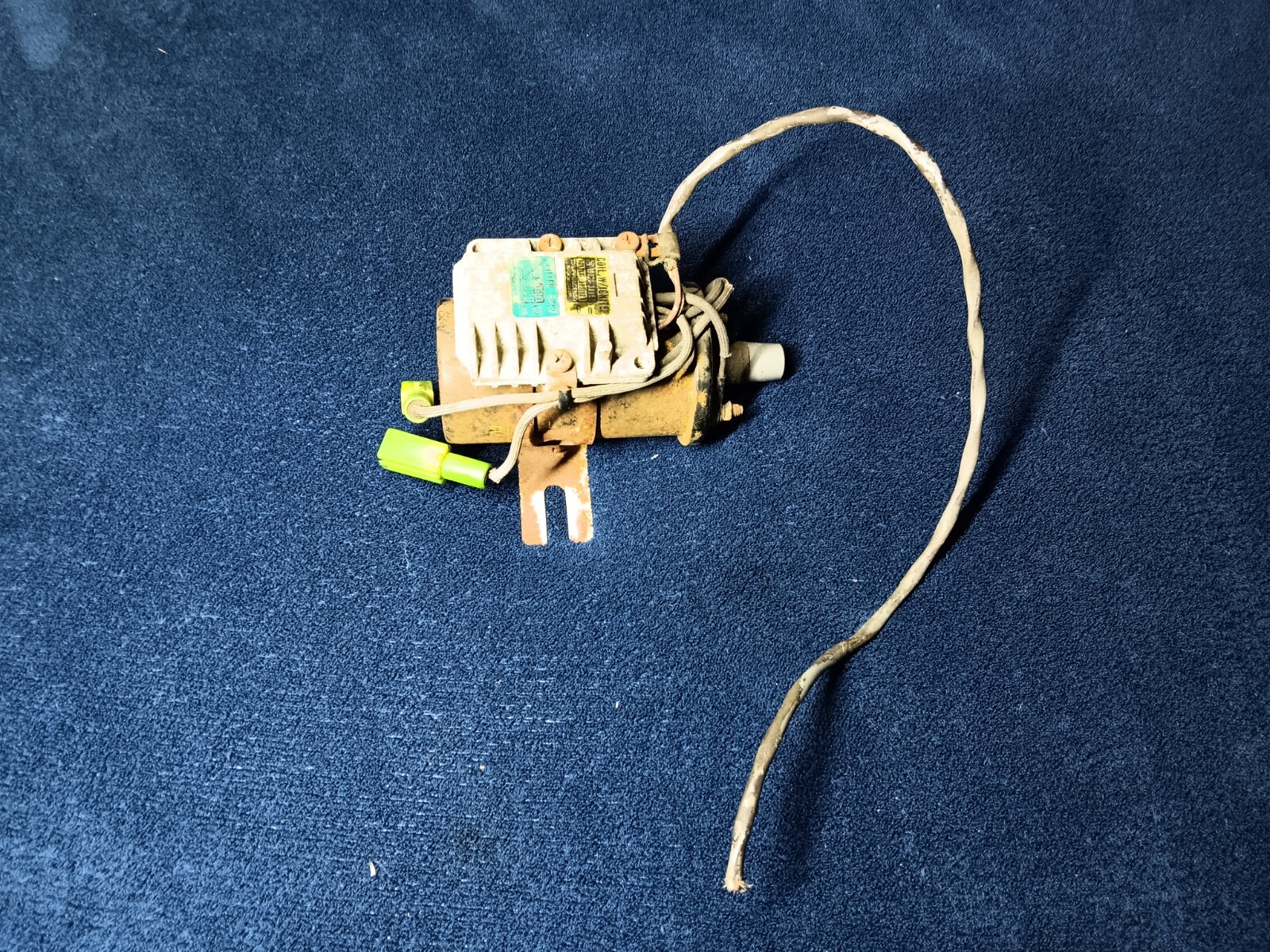 79-83 Toyota Corona 22R Ignition Coil & Igniter Assy 90919-02117 19070-38153 OEM