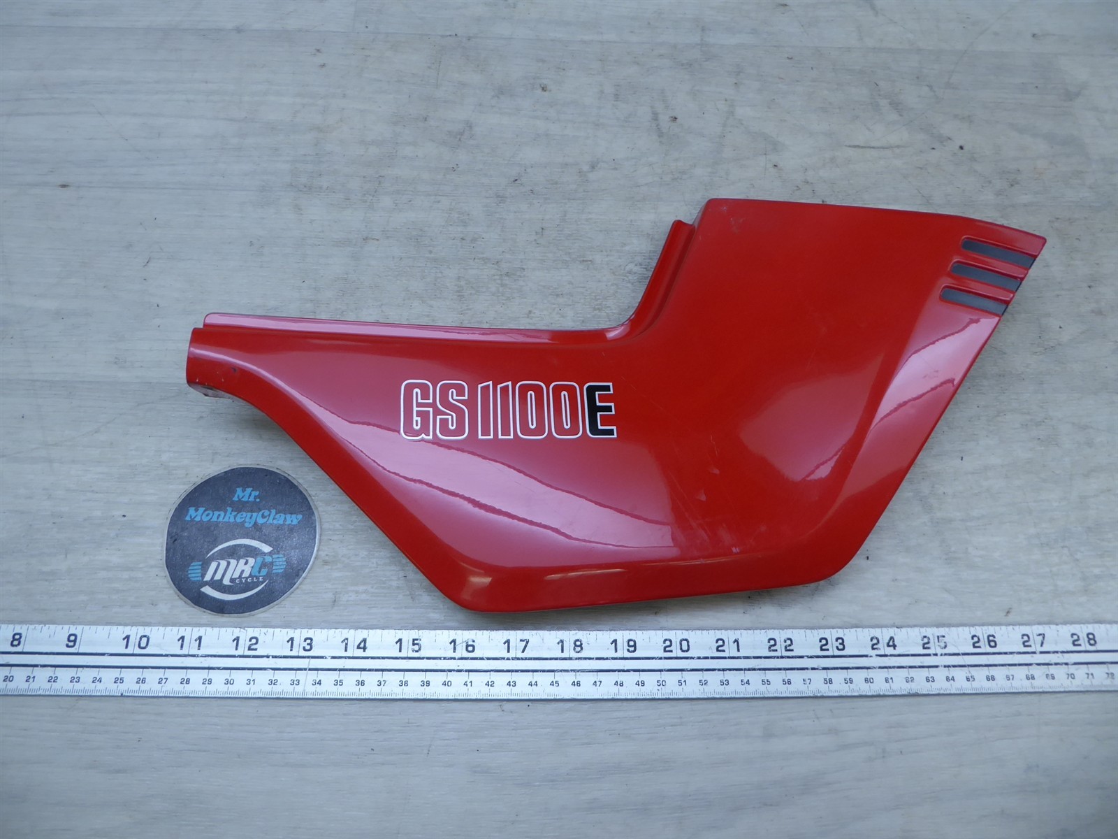 1982-83 Suzuki GS1100E PL1365-23. red right side cover