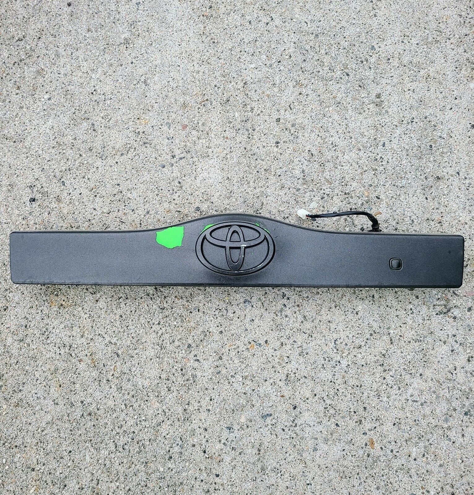 TOYOTA PRIUS HATCH HANDLE TRUNK GARNISH TRIM 04 05 06 07 08 09 SALSA RED PAINTED TOYOTA PRIUS HATCH HANDLE TRUNK GARNISH TRIM 04 05 06 07 08 09 SALSA RED PAINTED