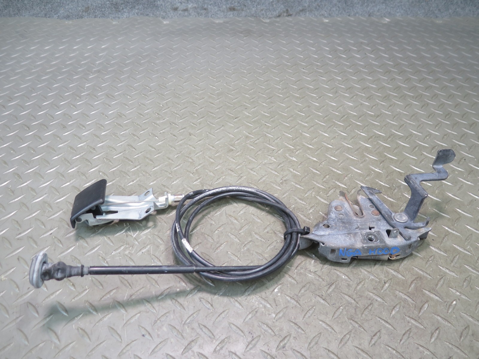 95-97 NISSAN GLORIA HY33 FRONT HOOD LOCK LATCH W CABLE & RELEASE HANDLE OEM