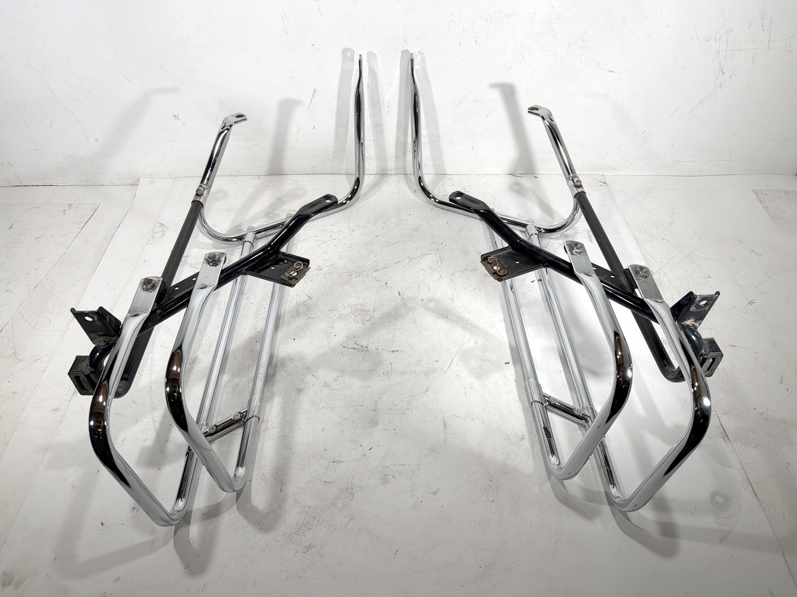 2010 Harley Electra Glide Touring Ultra OEM Rear LH RH Saddlebag Guard Rails Bar