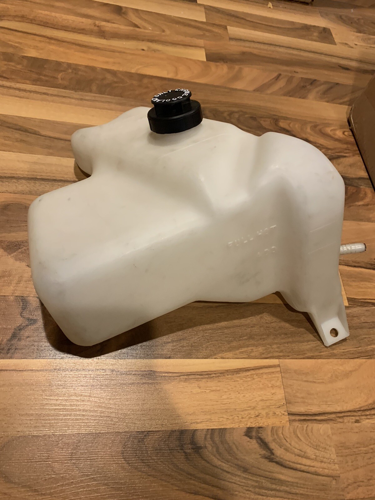 NOS GM OLDS Delta 88 1980-1985 BUICK LeSabre Radiator Coolant TANK +CAP