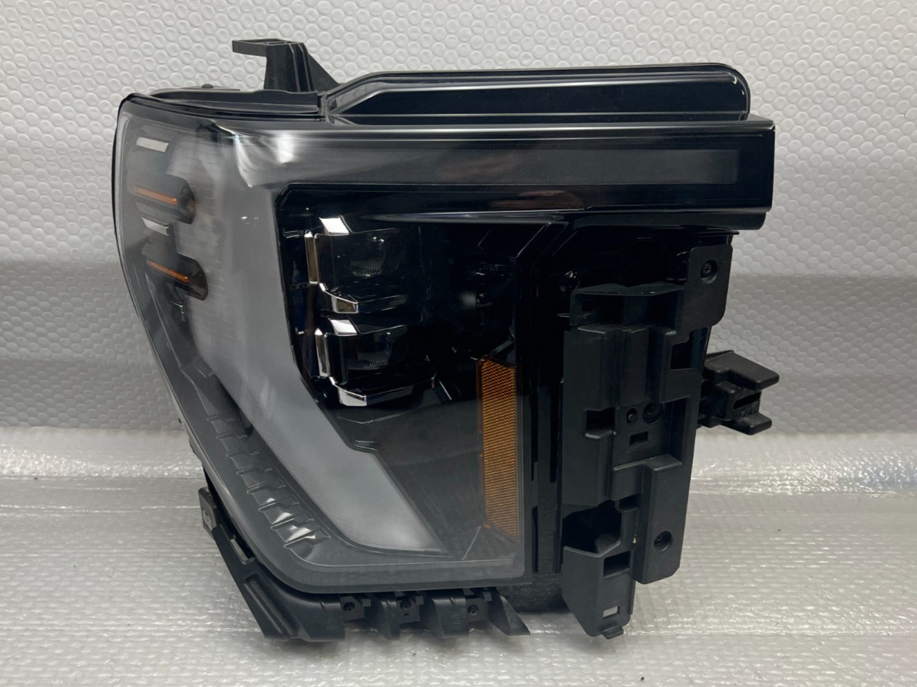 MINT 2024-2026 GMC SIERRA 2500 3500 HD RIGHT SIDE HEADLIGHT LED CHROME OEM