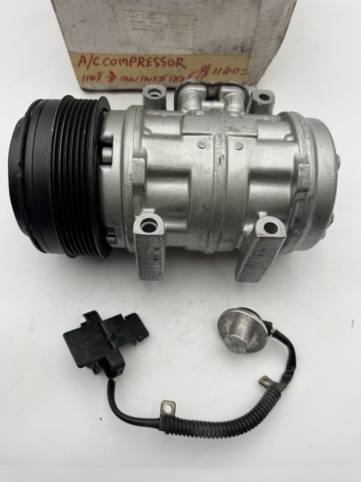 A/C Compressor 10P17C Mercedes-Benz 420SEL, 560SEC, 560SEL, 560SL 1161310001 NOS
