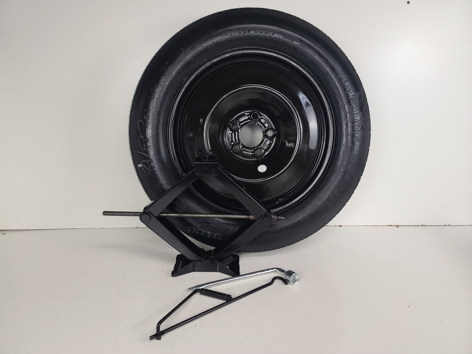 Spare Tire W/Jack Kit 17