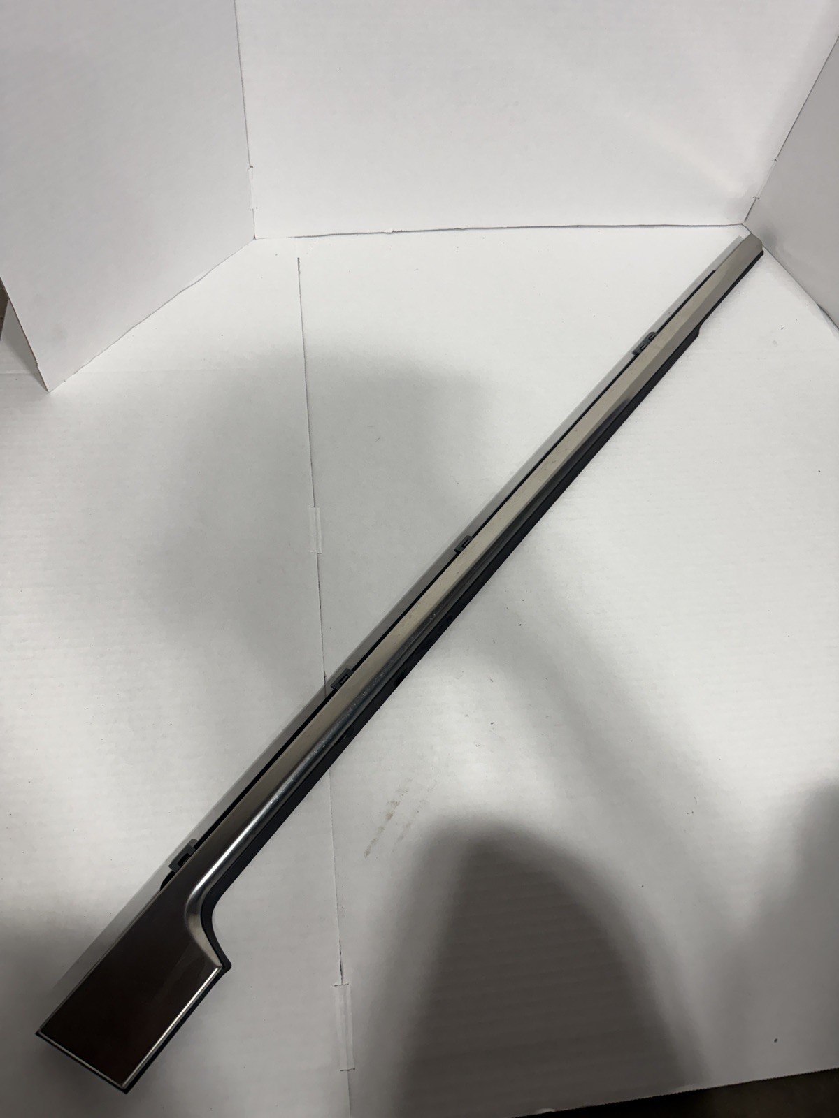 2020-2024 Kia Telluride Rear Passenger Side Door Chrome Molding 83220-S9010 2020-2024 Kia Telluride Rear Passenger Side Door Chrome Molding 83220-S9010