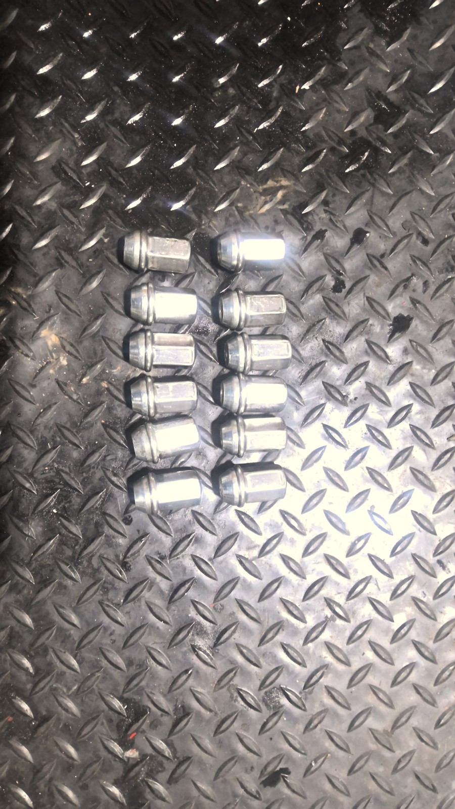 12 Chevy Silverado GMC Sierra 2500 3500 HD Factory Lug Nuts 14x1.5 22mm 12 Chevy Silverado GMC Sierra 2500 3500 HD Factory Lug Nuts 14x1.5 22mm
