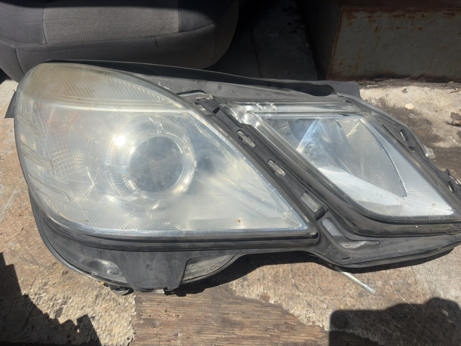 2010-2013 MERCEDES E-CLASS E350 RIGHT PASS SIDE HEADLIGHT HALOGEN OEM 