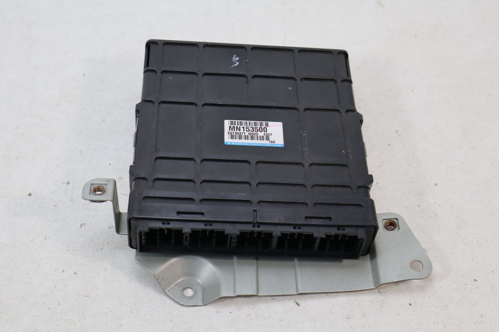 2003-2006 Mitsubishi Montero Ecm Ecu Engine Computer Control Module MN153500 OEM