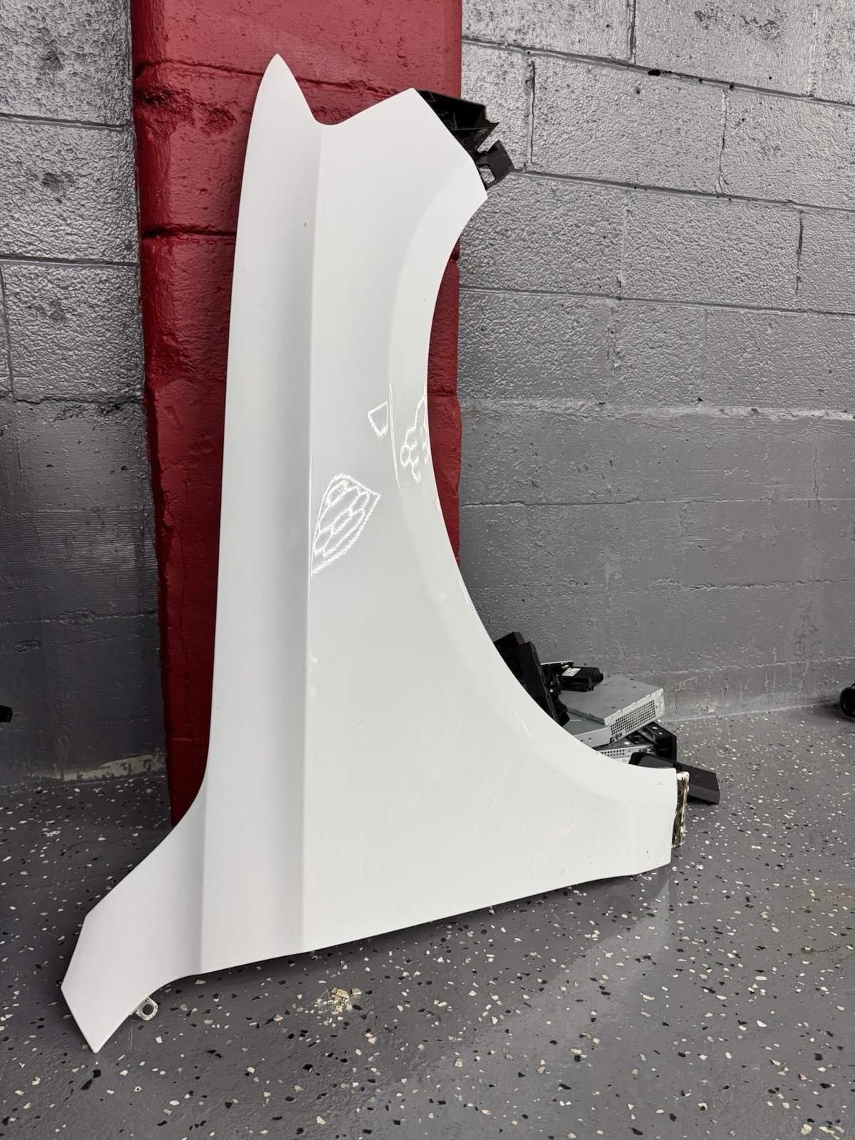 ￼ Right Passenger Front Side, Audi Q5 2009-2017 Oem White No Damage No Dents