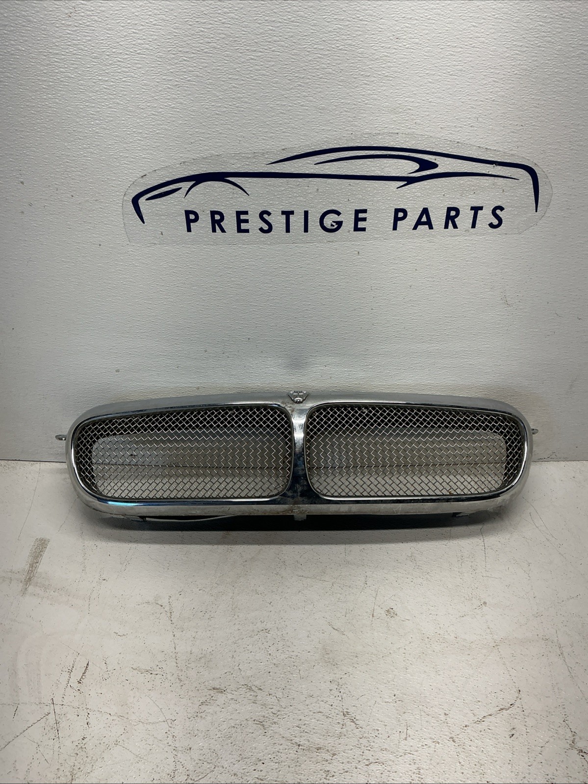 2004 Jaguar XJR OEM Upper Front Exterior Grille White Chrome 2W93-8A100-A 05-07