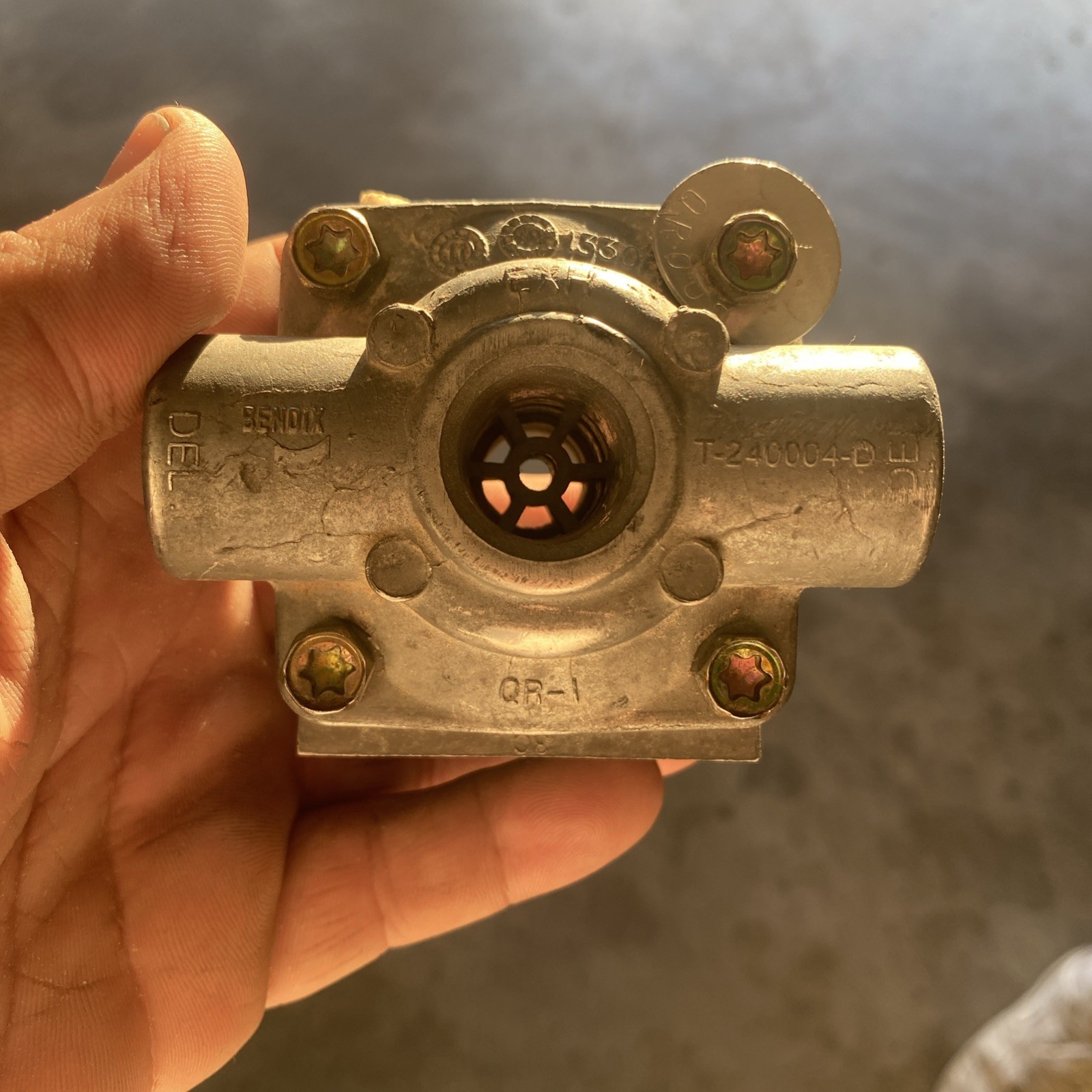 Nos Bendix T-240004 Brake Valve Peterbilt 