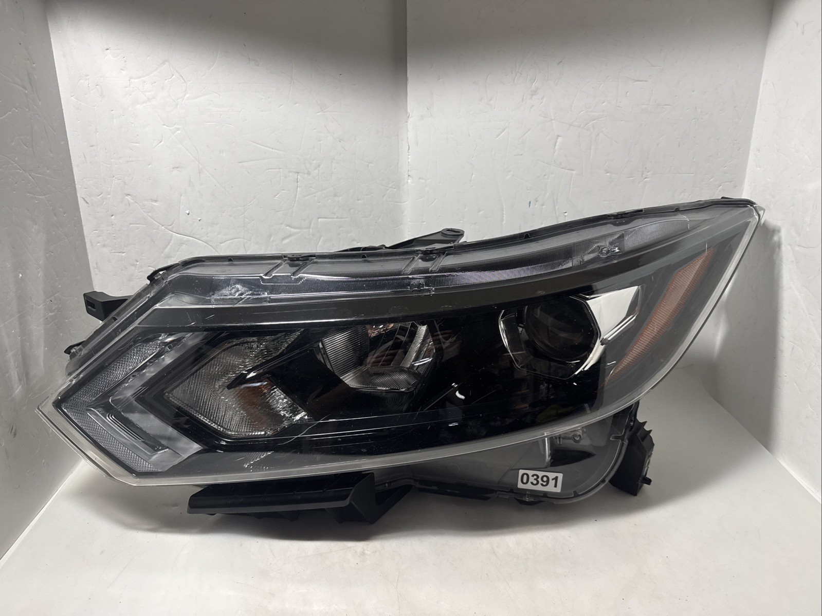 Nissan Rogue Sport 2020-2022 LH Driver Halogen Headlight 26060-6MR0A CRACKED