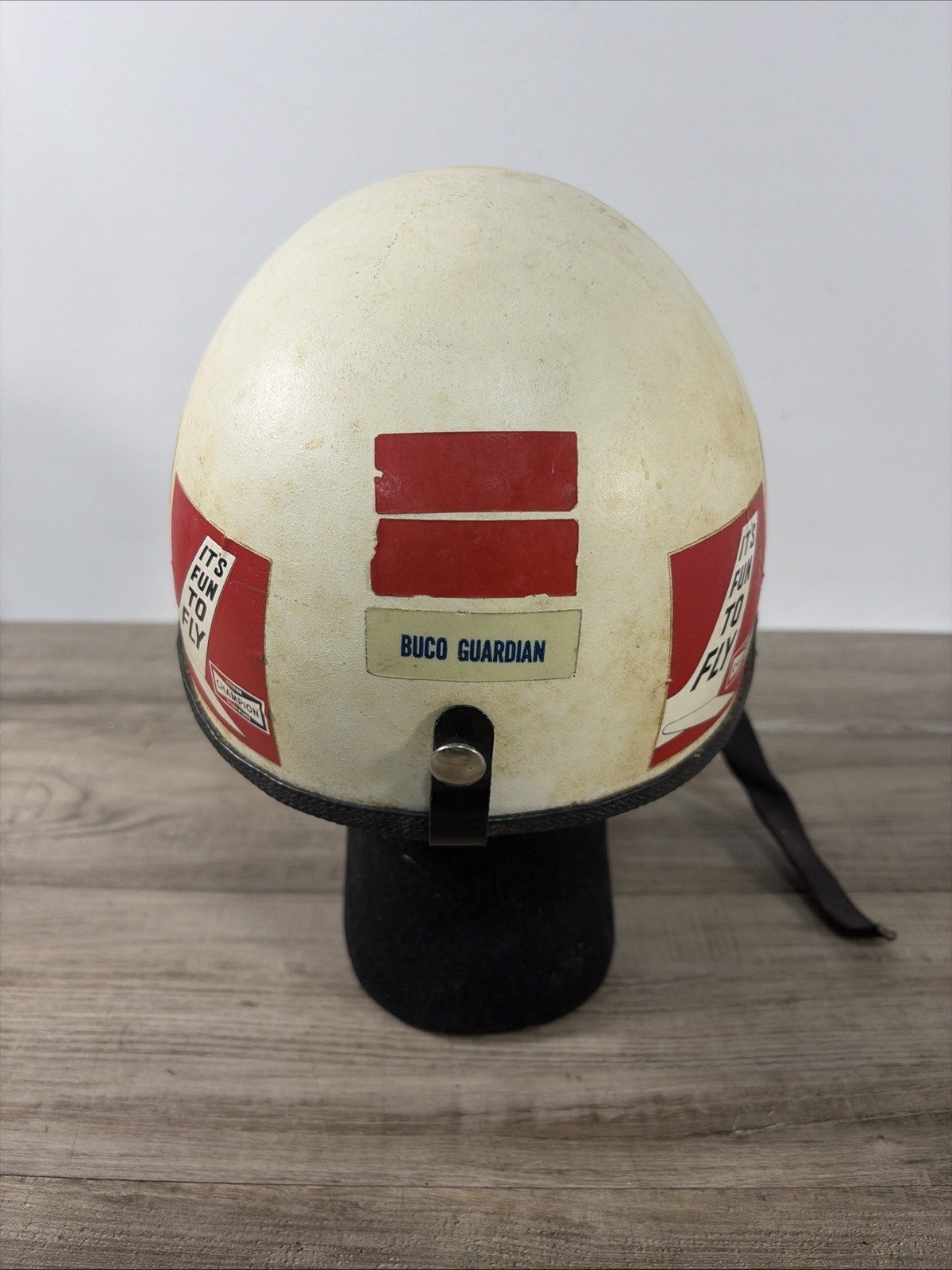 **VINTAGE 1950’s/1960s BUCO GUARDIAN RACING HELMET WITH ADJUSTABLE STRAP** **VINTAGE 1950’s/1960s BUCO GUARDIAN RACING HELMET WITH ADJUSTABLE STRAP**