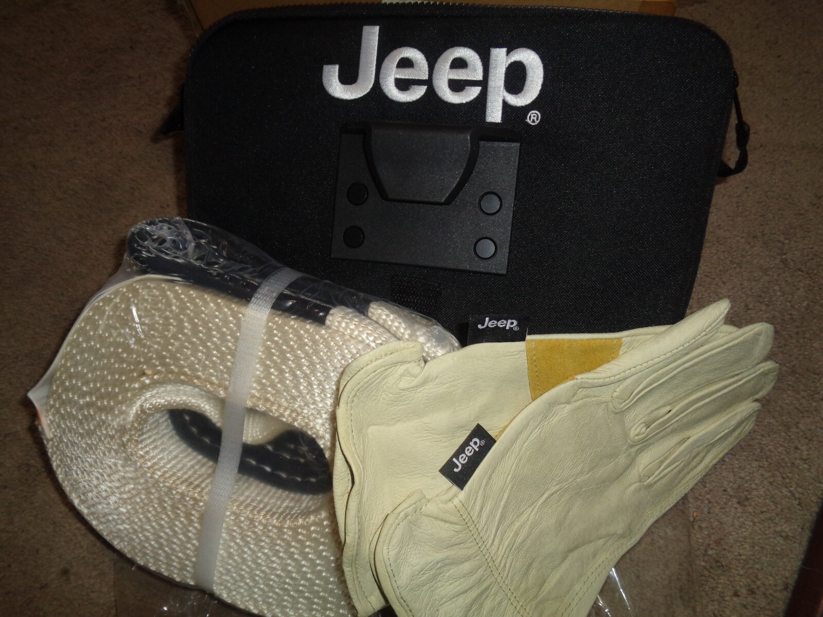 NEW JEEP / TRAILHAWK OFF ROAD TOW STRAP / GLOVES STORAGE KIT - MOPAR 82213731