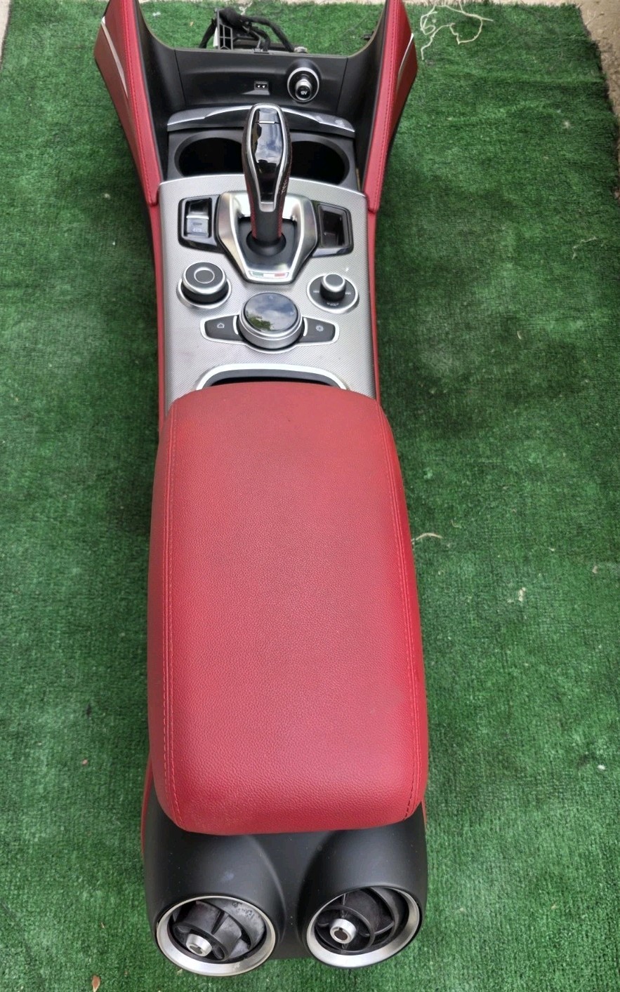 2018-2024 ALFA ROMEO STELVIO CENTER CONSOLE COMPLETE BODY W/SHIFTER AND CONTROLS