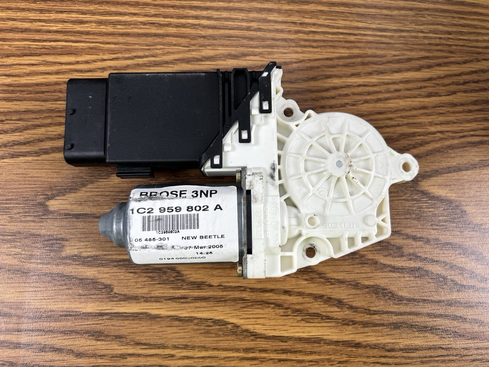 03-10 VW Beetle Coupe Front Driver Side Window Regulator Motor 1C2959802A OEM