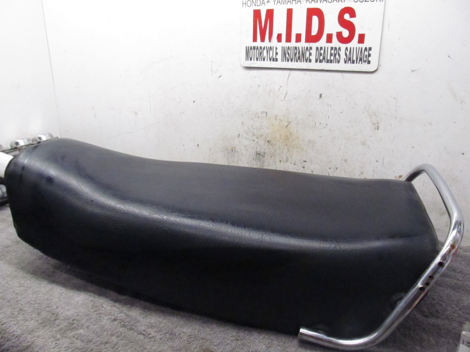 1979 Suzuki GS1000E GS 1000 E Seat w/ grab rail 45100-49012-40P 1979 Suzuki GS1000E GS 1000 E Seat w/ grab rail 45100-49012-40P