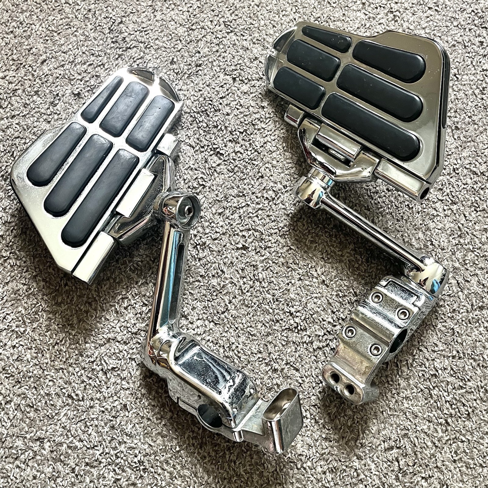 Kuryakyn Ergo II Cruise Mounts with Cruise Boards for Honda Goldwing Used Read Kuryakyn Ergo II Cruise Mounts with Cruise Boards for Honda Goldwing Used Read