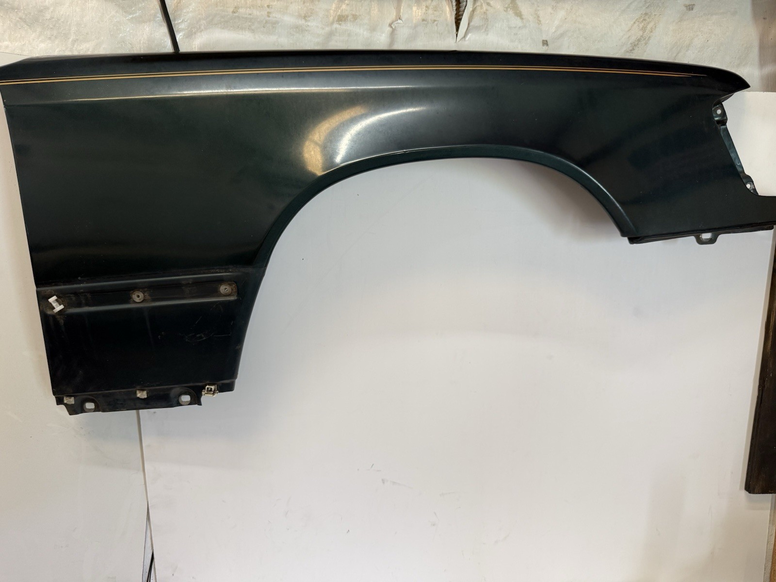 1994-1995 Mercedes W124  E320 Right Side Fender Assembly OEM Green