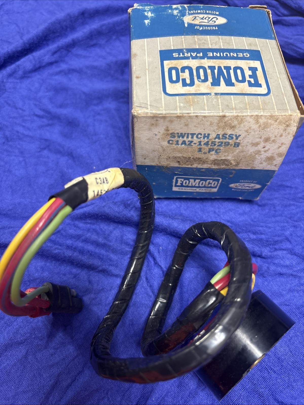 1961-63 Ford Galaxie station wagon tailgate power window switch NOS C1AZ-14529-B 1961-63 Ford Galaxie station wagon tailgate power window switch NOS C1AZ-14529-B