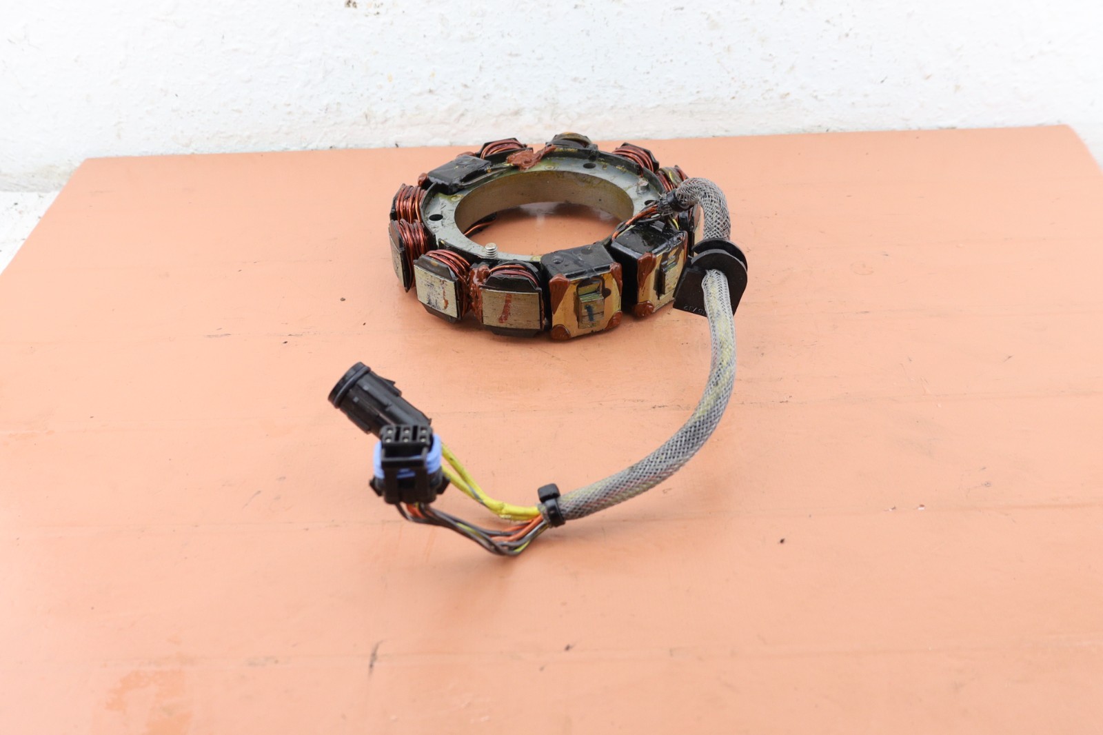 Johnson 175 hp (1991-2006) Outboard OEM Stator 584981 Johnson 175 hp (1991-2006) Outboard OEM Stator 584981