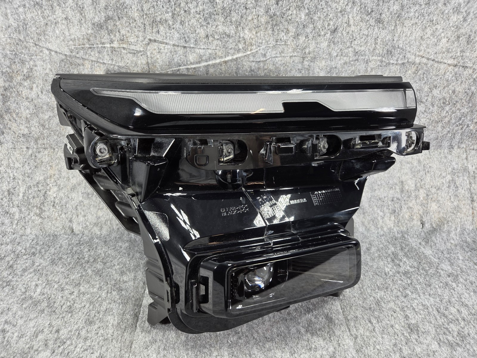 2024 2025 Chevrolet Traverse Passenger Right Side LED Headlight OEM 26487078