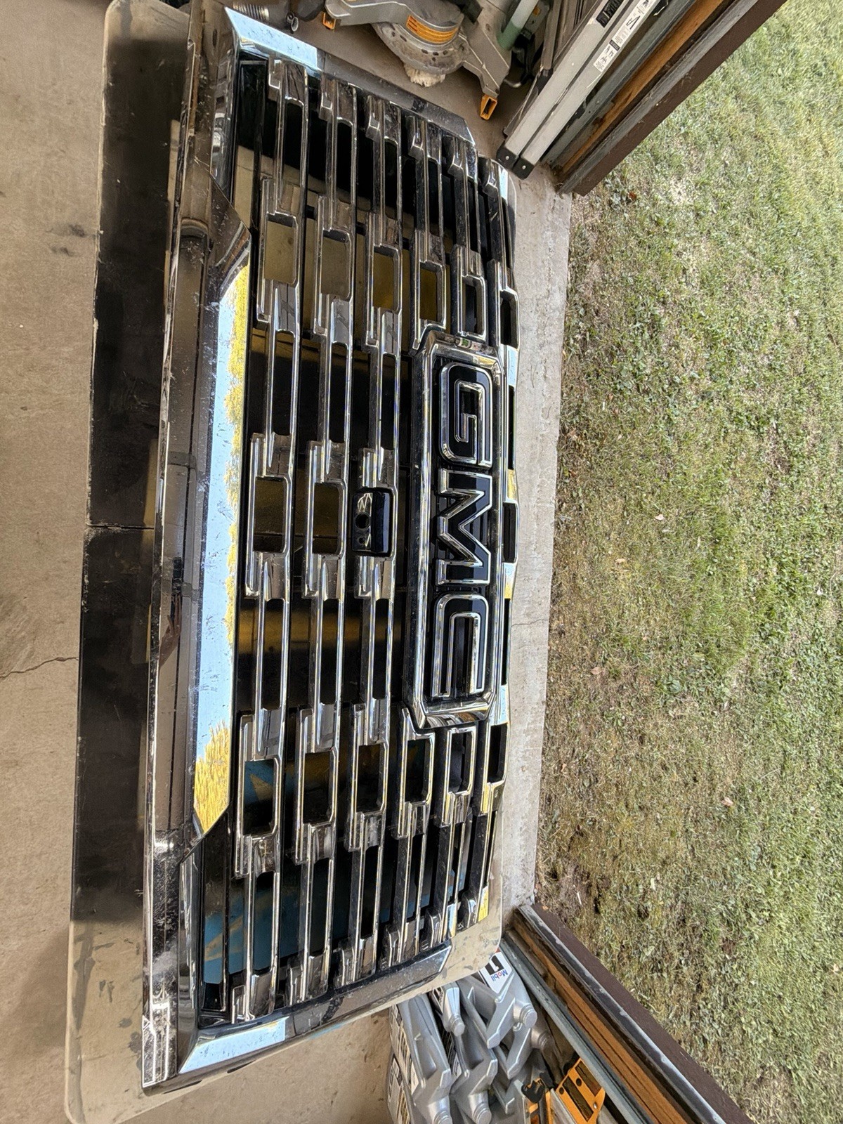 24+ Sierra Hd Denali Grille Chrome 24+ Sierra Hd Denali Grille Chrome