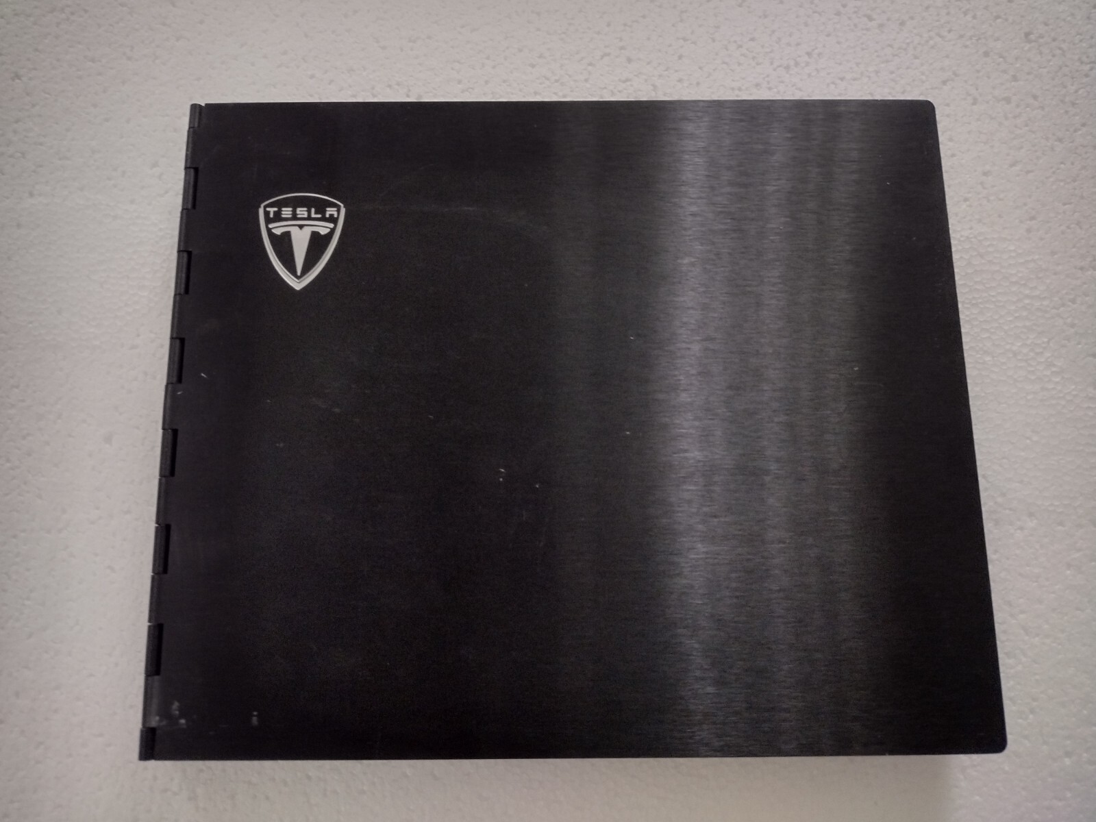 Tesla Roadster 2 - Roadster, anodized aluminum, owner manual 