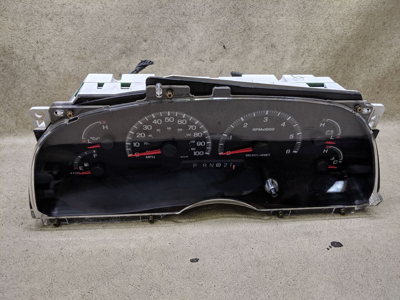 Speedometer Instrument Cluster MPH YL3F10849CA Fits 00-02 FORD EXPEDITION o25 Speedometer Instrument Cluster MPH YL3F10849CA Fits 00-02 FORD EXPEDITION o25
