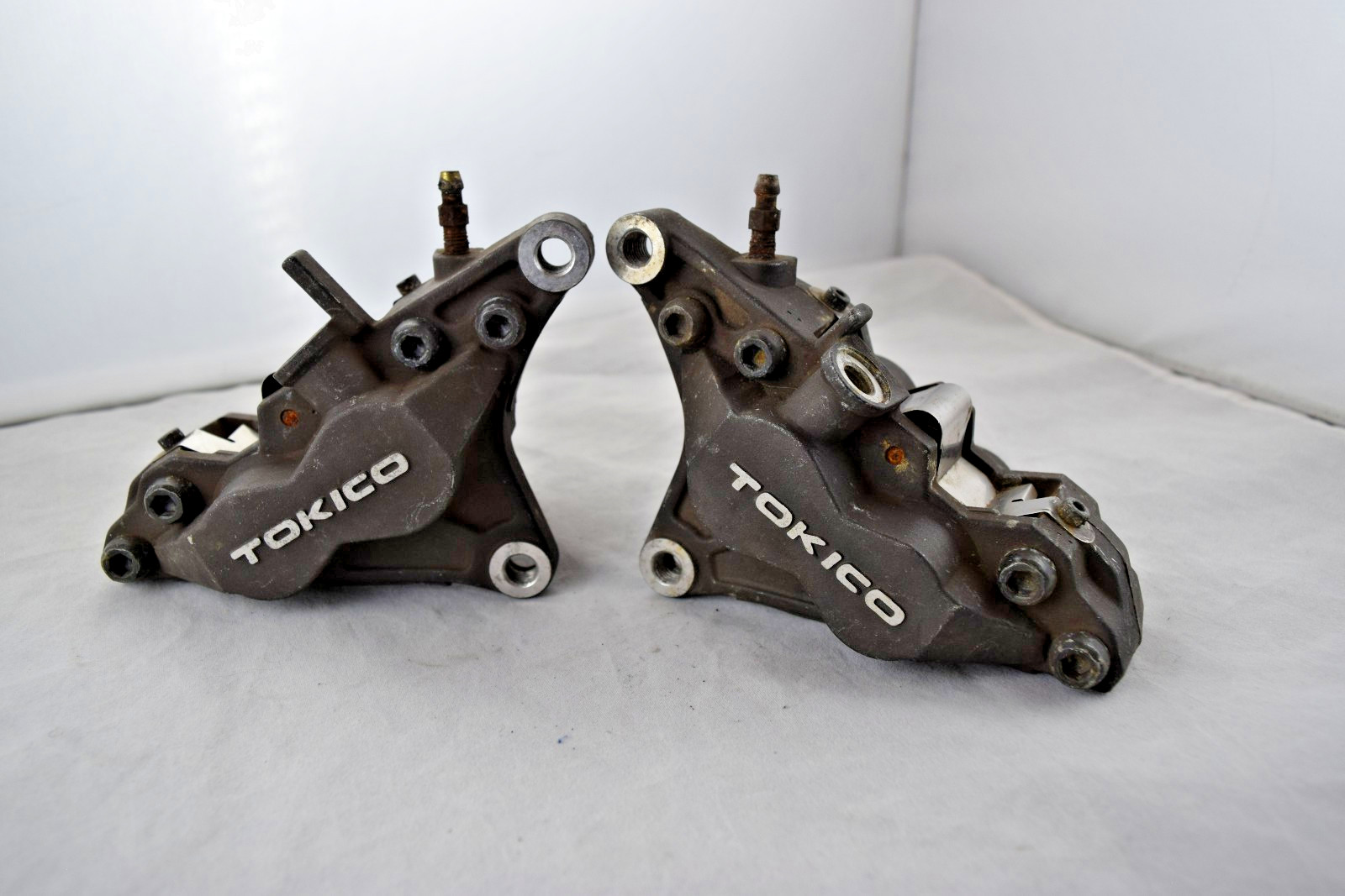 1998-1999 Suzuki GSXR750 Right & Left Front Brake Caliper Set