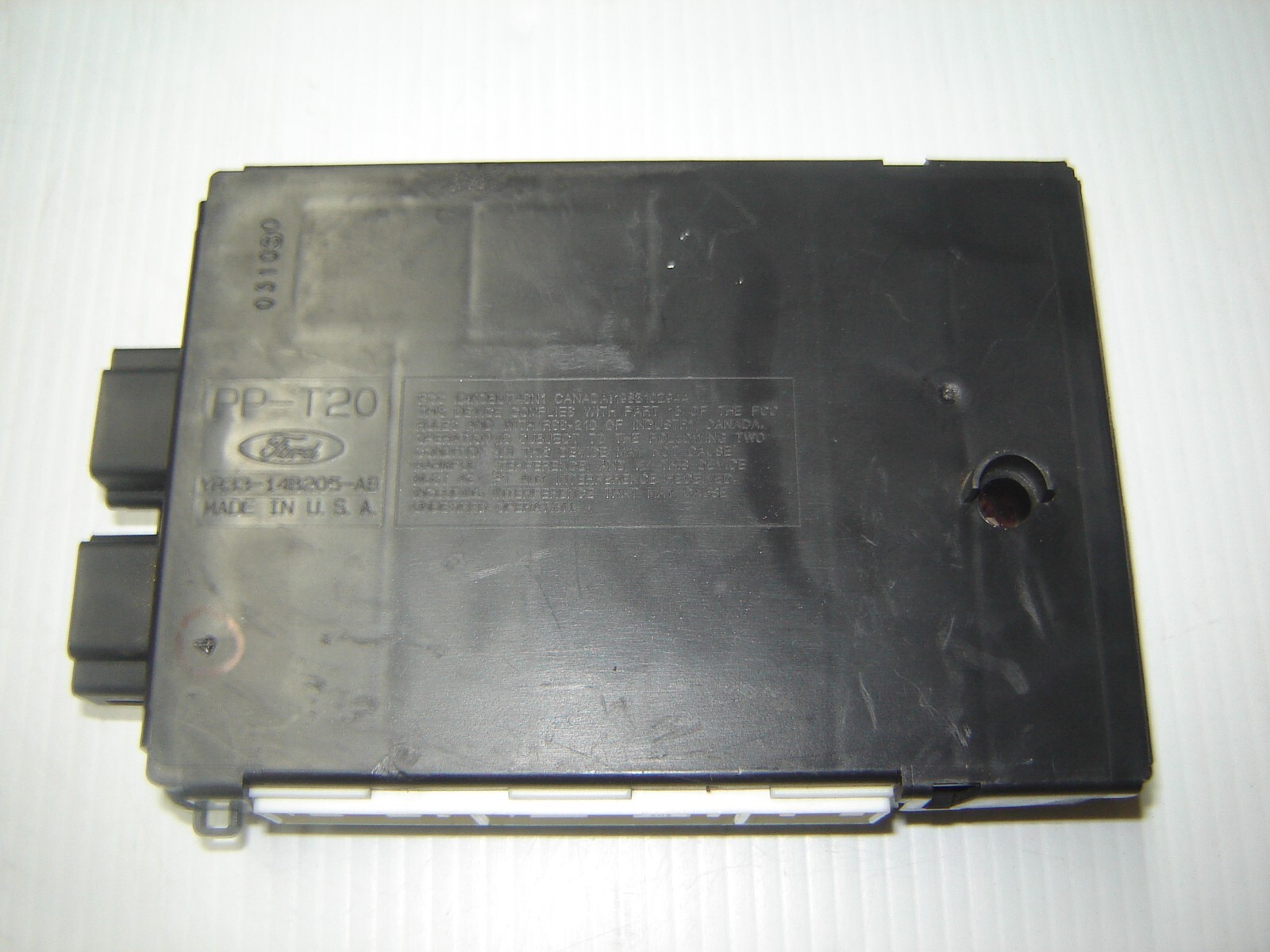1999-04 Ford Mustang GEM Multifunction Control Module YR33-14B205-AB 1999-04 Ford Mustang GEM Multifunction Control Module YR33-14B205-AB