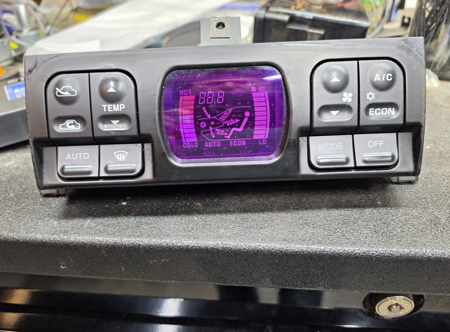 MITSUBISHI 3000GT STEALTH VR4 AUTOMATIC DIGITAL CLIMATE CONTROL DISPLAY PANEL OE MITSUBISHI 3000GT STEALTH VR4 AUTOMATIC DIGITAL CLIMATE CONTROL DISPLAY PANEL OE
