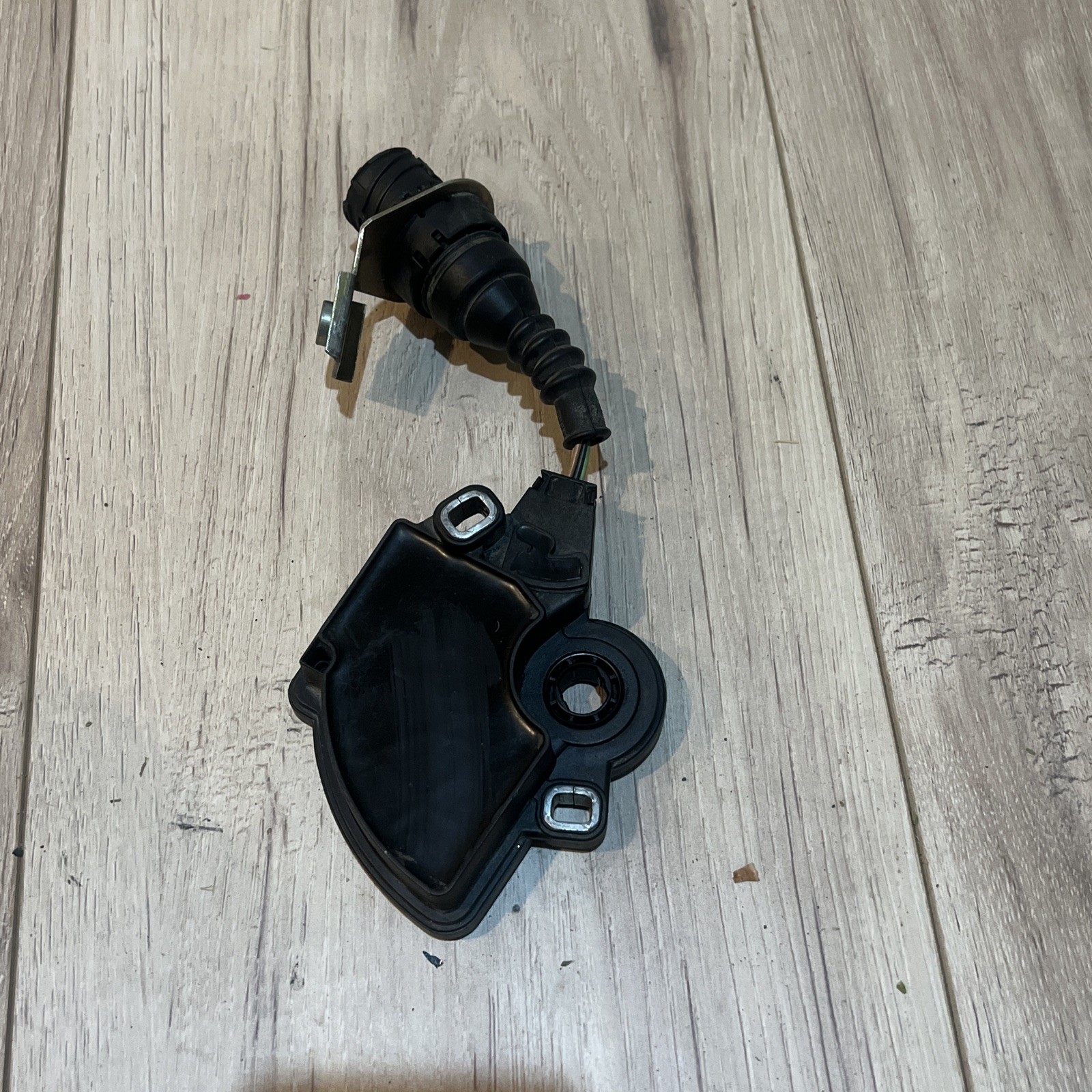 1997 1998 1999 BMW E39 528i Transmission NEUTRAL SAFETY SWITCH XYZ 96018469 OEM 1997 1998 1999 BMW E39 528i Transmission NEUTRAL SAFETY SWITCH XYZ 96018469 OEM