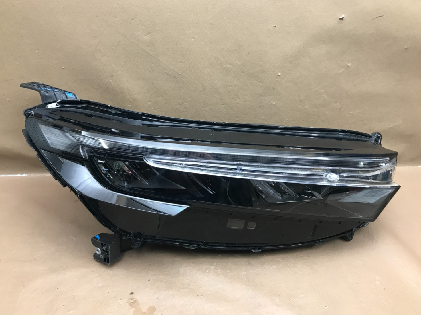 MINT 2023-2025 HONDA CR-V CRV RIGHT PASSENGER RH HEADLIGHT REFLECTOR LED OEM MINT 2023-2025 HONDA CR-V CRV RIGHT PASSENGER RH HEADLIGHT REFLECTOR LED OEM