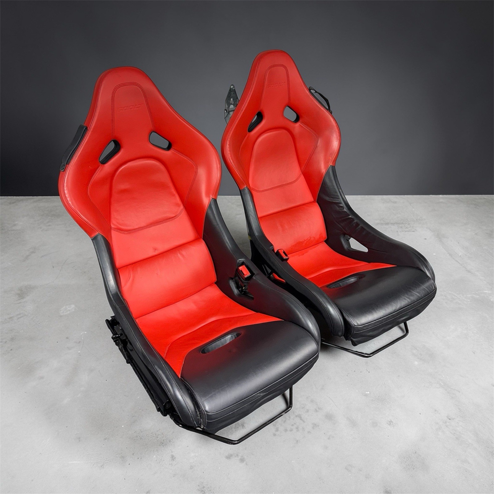 McLaren 600lt BUCKET SEATS Carbon Fiber SET OF 2 OEM Very Good Conditions Red McLaren 600lt BUCKET SEATS Carbon Fiber SET OF 2 OEM Very Good Conditions Red