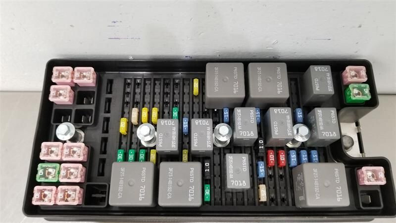 2007-2008 Ford Mustang GT Coupe 4.0L & Convertible 4.6L Engine Fuse Box RWD 2007-2008 Ford Mustang GT Coupe 4.0L & Convertible 4.6L Engine Fuse Box RWD