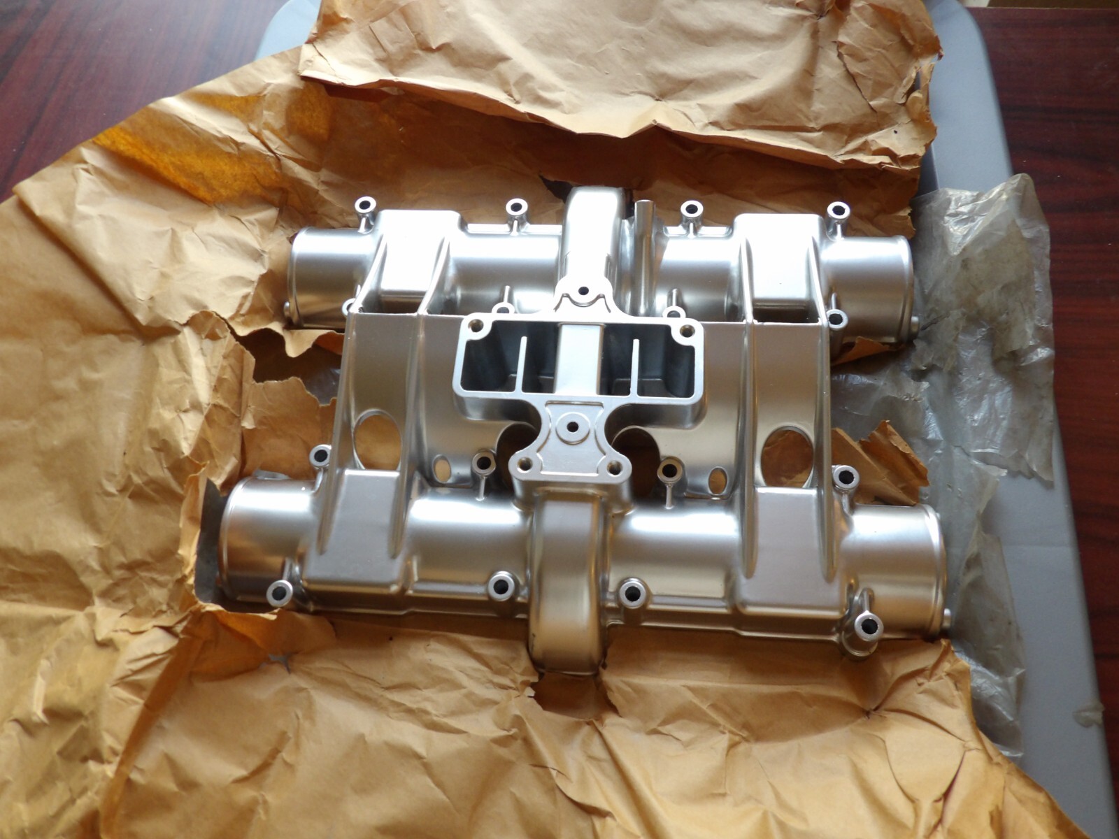 NOS Suzuki GS550 1977-1980 Genuine Factory OEM Cylinder Head Cover 11171-47001