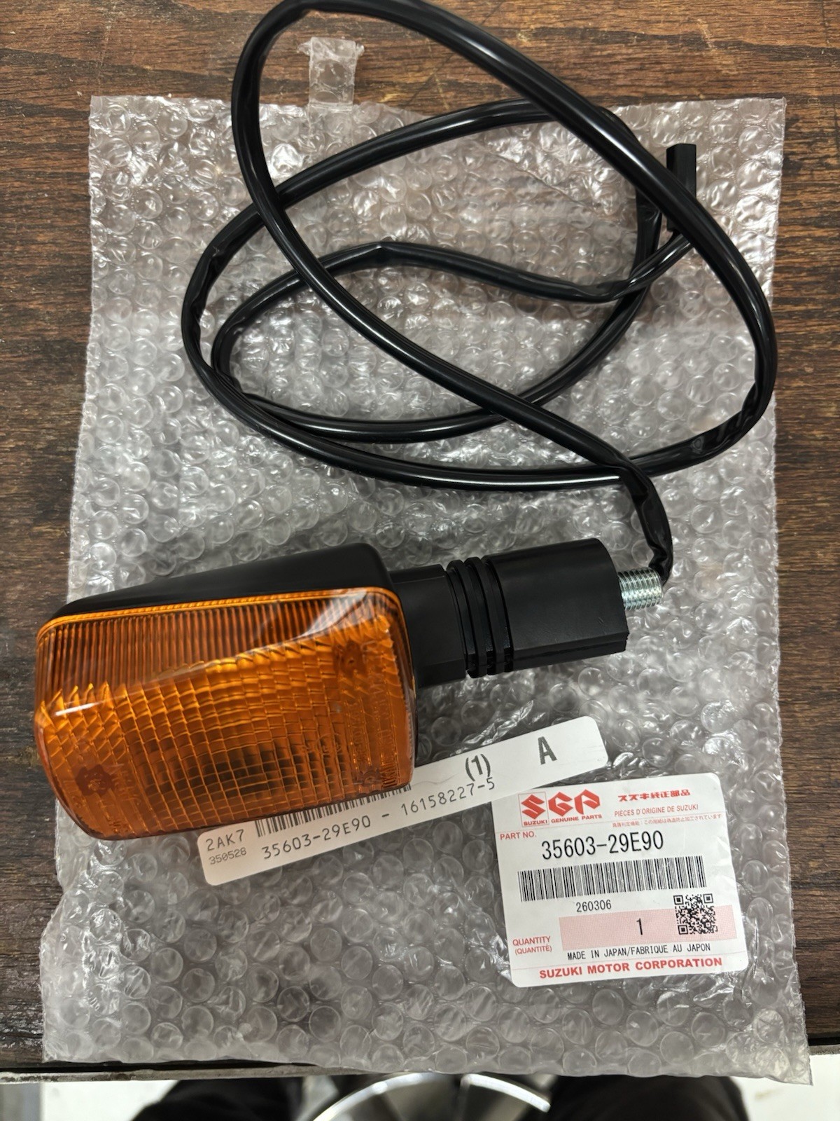 NOS 1996 - 2023 SUZUKI DR650SE DR650 SE OEM REAR TURN SIGNAL 35603-29E90 NOS 1996 - 2023 SUZUKI DR650SE DR650 SE OEM REAR TURN SIGNAL 35603-29E90