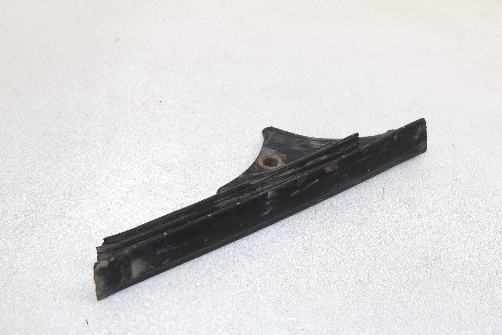 97 Polaris Xplorer 400l Oem Chain Guide 5430776 5430952 Q1617