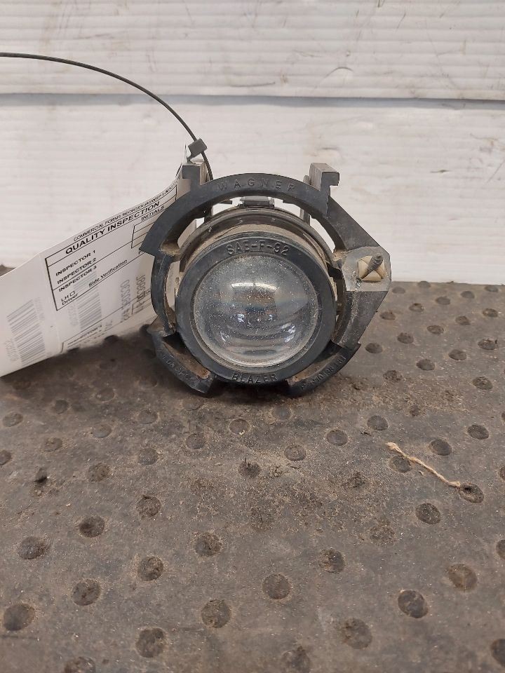 Driver Corner/Park Light Fog-driving Bumper Mounted Fits 03-06 SSR 1203575