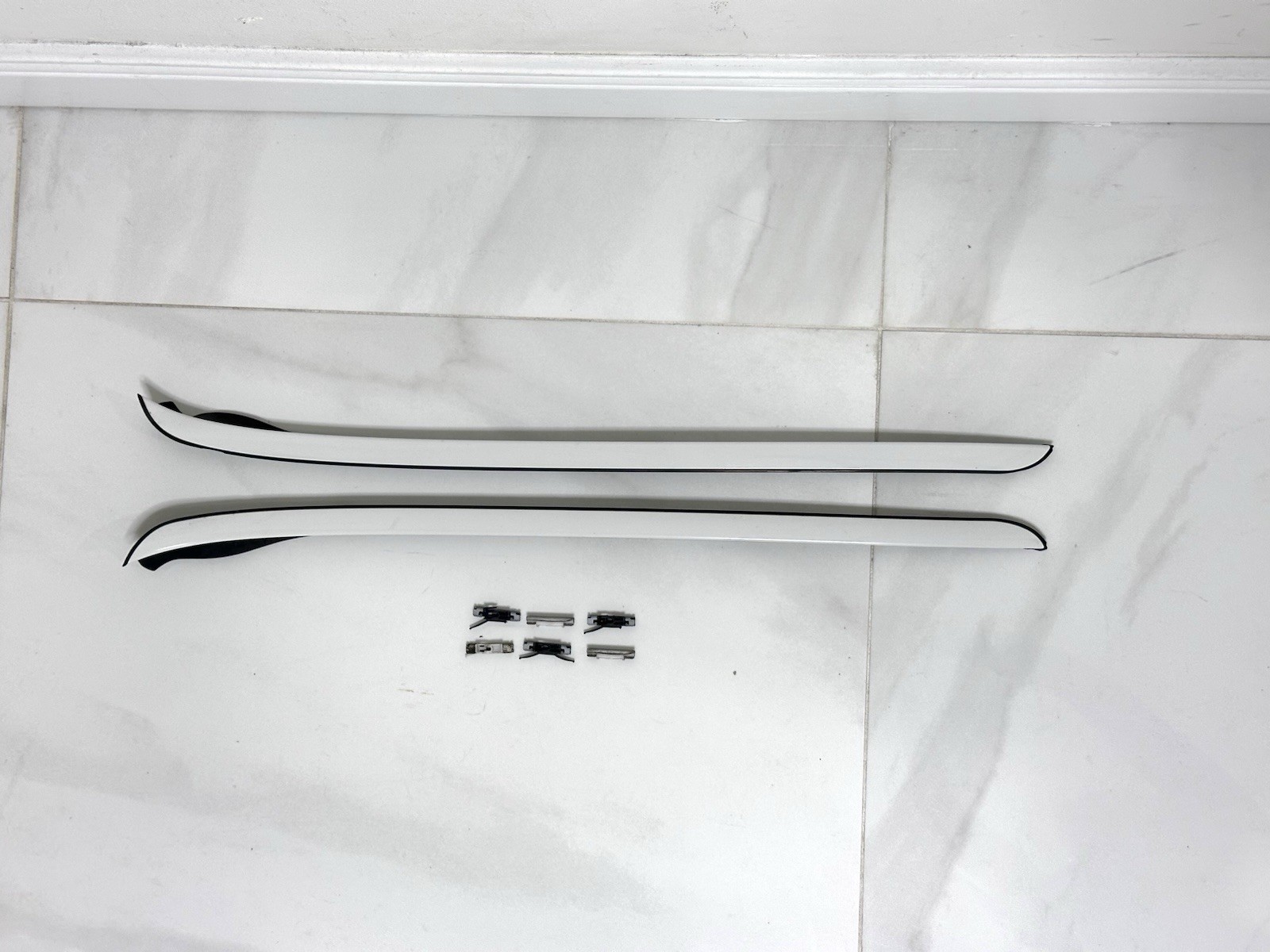 11-18 BMW F25 X3 Front Left & Right Side Windshield Molding Trim Sill Set White 11-18 BMW F25 X3 Front Left & Right Side Windshield Molding Trim Sill Set White