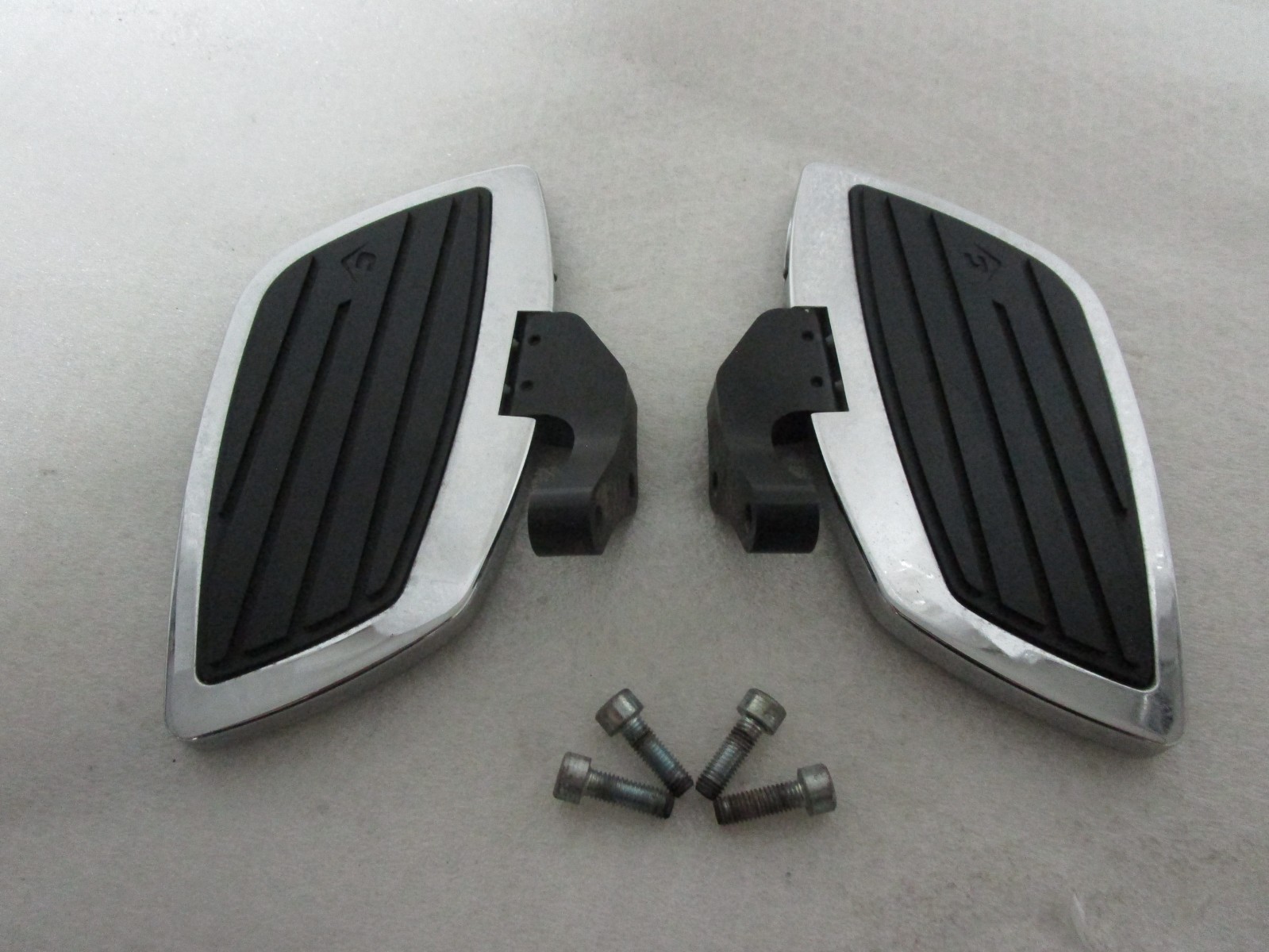 06-19 Kawasaki VN900 Classic Custom Cobra Swept Passenger Floorboards 06-19 Kawasaki VN900 Classic Custom Cobra Swept Passenger Floorboards