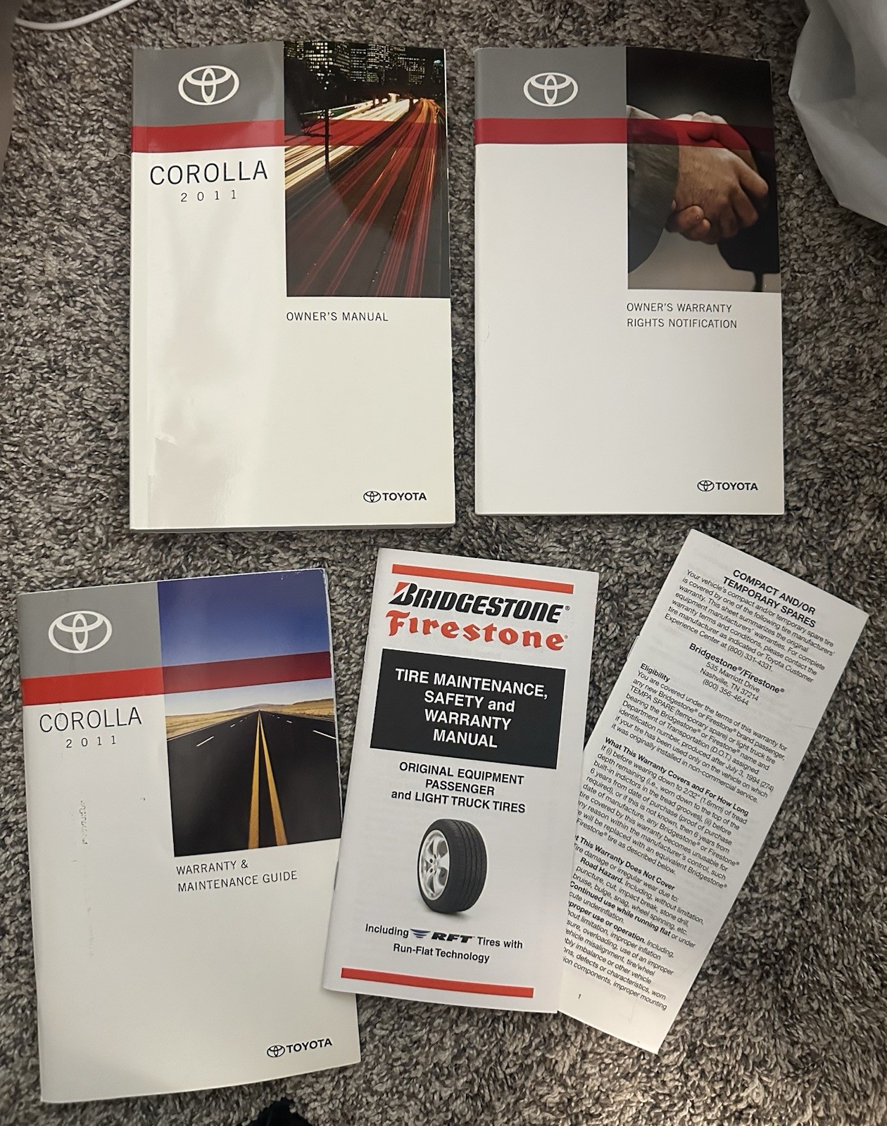 Toyota Corolla 2011 Like new Owners Manual Set Toyota Corolla 2011 Like new Owners Manual Set